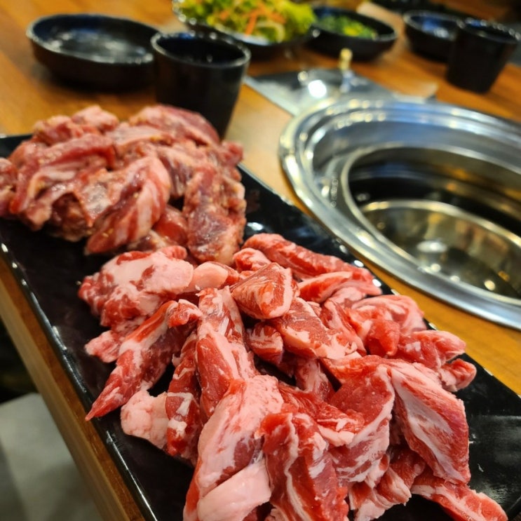  궐동고기집은 육품참숯화로구이