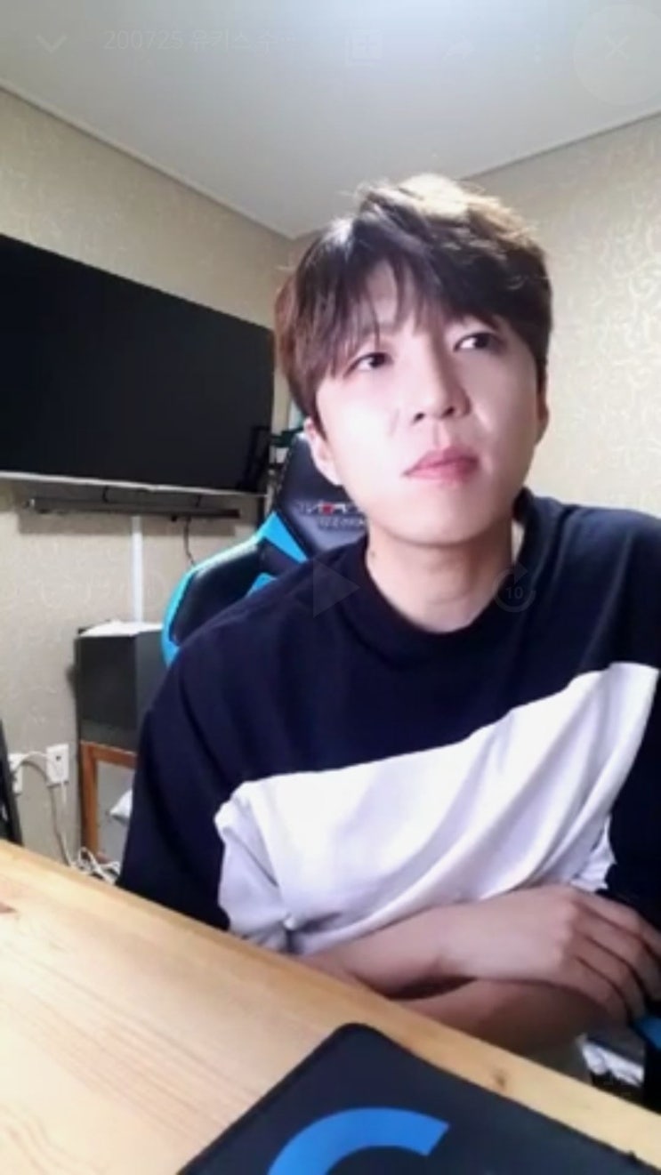 수현 OPPA가 요즘 제일 많이 받는다는 DM 수현 OPPA가 요즘 제일 많이 받는다는 DM