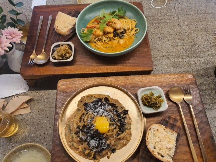  반서울 / 이대점 / 퓨전파스타 / 맛있는데 양이적다(내기준) / 피클이아쉬워요