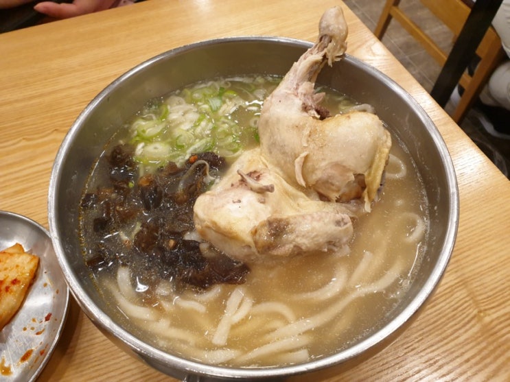  종로5가역에서 닭칼국수 먹고 싶을 땐 '일오팔닭국수'