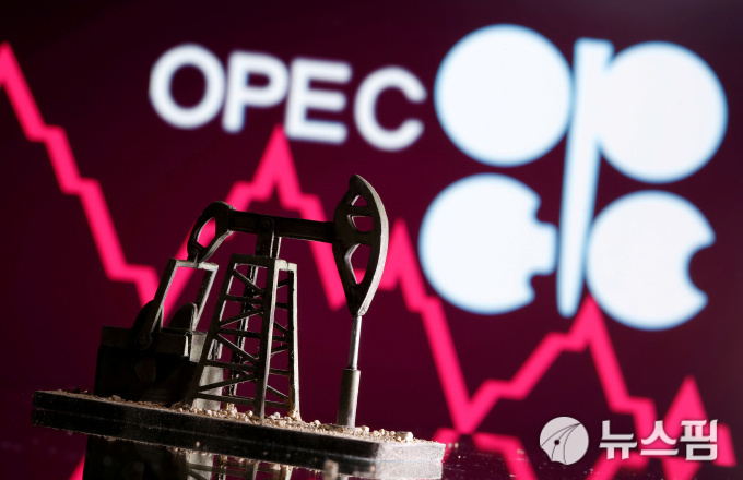 국제유가, 수요 우려 속에서도 상승…WTI 0.9%↑, 월간 기준으로도 달러 약세에 상승 국제유가, 수요 우려 속에서도 상승…WTI 0.9%↑, 월간 기준으로도 달러 약세에 상승