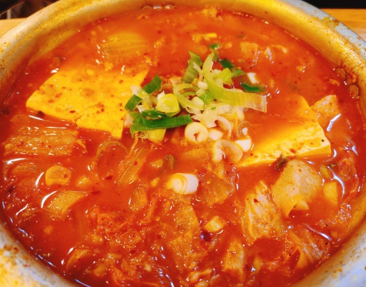 김북순 큰남비집 신사역 김치찌개 자주 가는이유 김북순 큰남비집 신사역 김치찌개 자주 가는이유