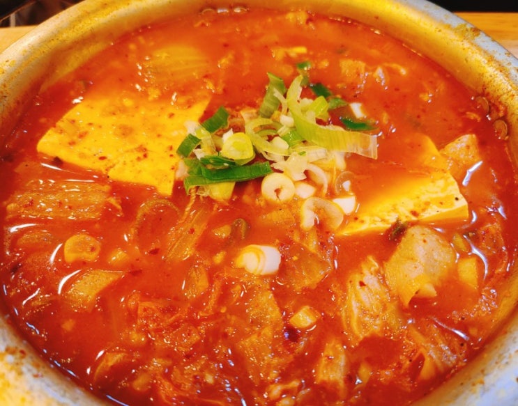 김북순 큰남비집 신사역 김치찌개 자주 가는이유