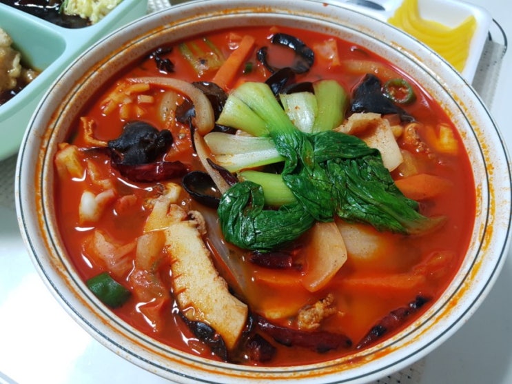 진정한 매운맛 고추짬뽕 황궁쟁반짜장 신영통본점 진정한 매운맛 고추짬뽕 황궁쟁반짜장 신영통본점
