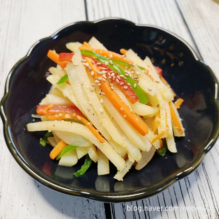Jinny's집밥레시피 삼색 감자채볶음 만들기 색이 예뻐서 더 맛있어요 Jinny's집밥레시피 삼색 감자채볶음 만들기 색이 예뻐서 더 맛있어요