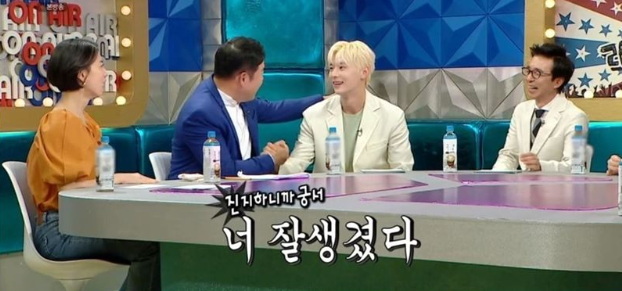 황민현 실물보고 잘생겼다고 감탄하는 연예인들 황민현 실물보고 잘생겼다고 감탄하는 연예인들