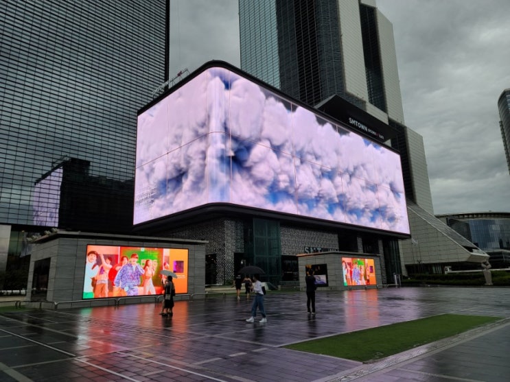 직접찍은 (코엑스 웨이브)! 자랑스런 디스트릭트의 미디어아트!진짜최고예요!!