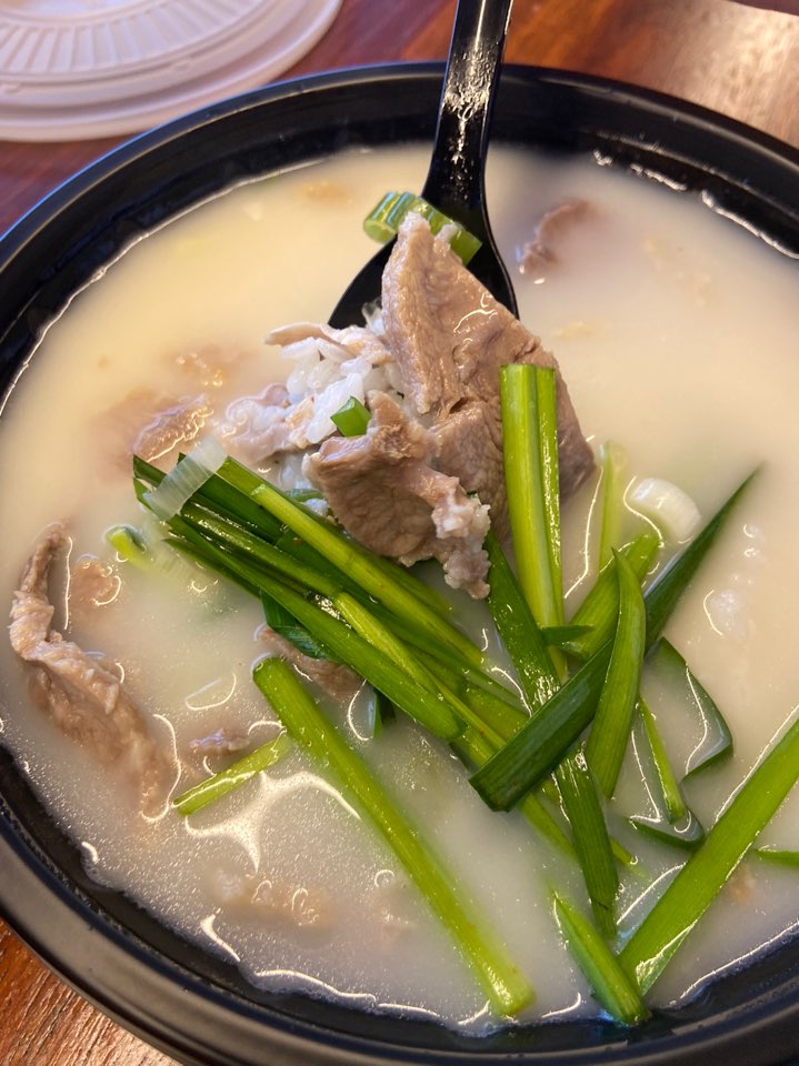  깔끔한 국물 맛이 좋은 서울 돼지국밥 맛집 국밥여행