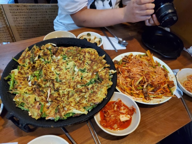  갑작스레 가게 된 회기에 있는 해물파전과 골뱅이
