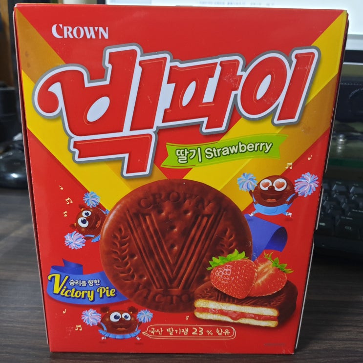  크라운 빅파이 딸기 칼로리(열량) 및 영양성분정보, 개수(갯수) (216g)