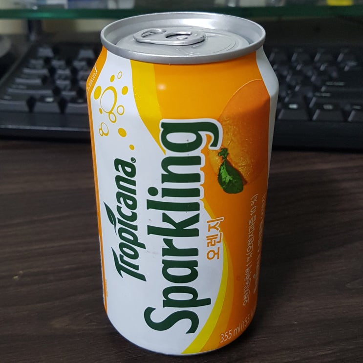  트로피카나 스파클링 오렌지 맛 탄산음료 355ml 칼로리(열량) 및 영양성분 정보(탄수화물, 지방, 단백질)