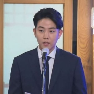 아무튼 출근 이규빈 사무관 이슬아 작가 직장인 삶 공감되네요