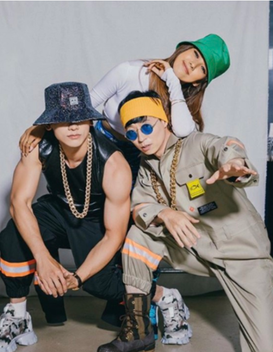  싹쓰리 이효리 버킷햇(벙거지) 패션& 무지개티(레인보우 티)