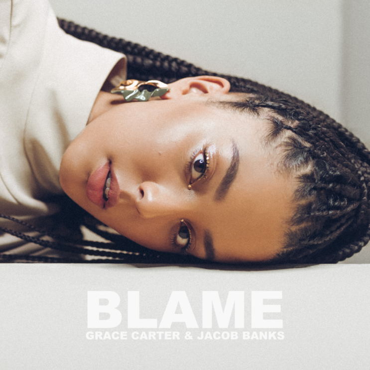 영국 가수 그레이스 카터(GRACE CARTER), 뮤직 비디오 새로운 싱글 "Blame"