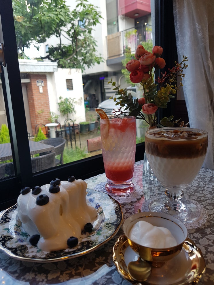  동래 온천천 카페거리 애견동반 카페/온리단길 분위기 좋은 카페 : 카페 보드레