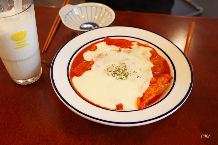  연남동 로맨틱치즈봉봉 / 돈까스 플레이트, 치즈 떡볶이