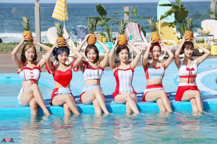 Summer in APRIL 에이프릴의 ‘Now or Never’ 뮤직비디오 촬영 현장! Summer in APRIL 에이프릴의 ‘Now or Never’ 뮤직비디오 촬영 현장!