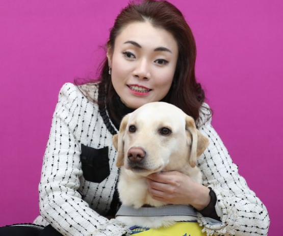 김예지 국회의원 (미래통합당) 시각장애인 피아니스트 / 안내견 조이 김예지 국회의원 (미래통합당) 시각장애인 피아니스트 / 안내견 조이