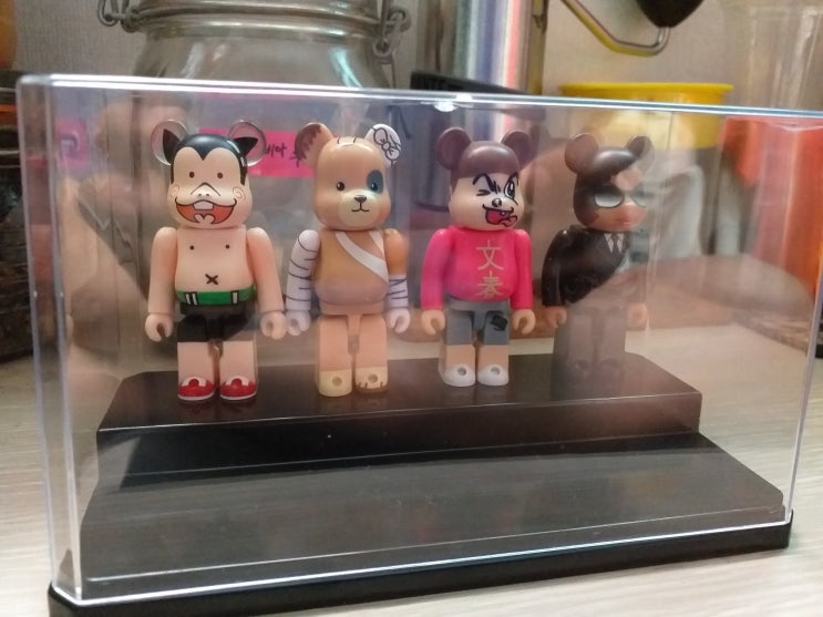 다이소에서 구입한 베어브릭 100% 진열함 다이소에서 구입한 베어브릭 100% 진열함