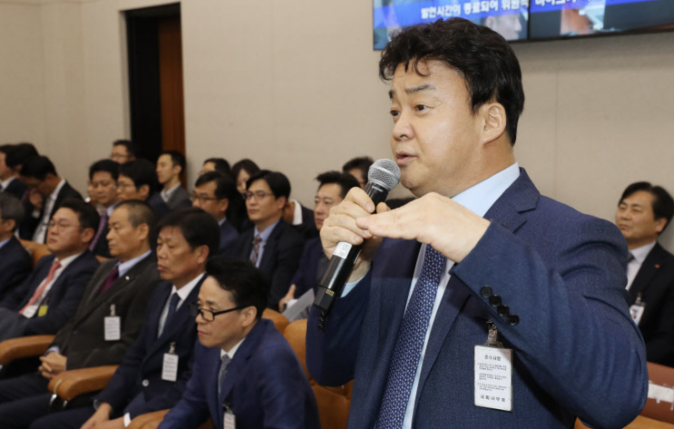  시장원리에 따라 도태될 수밖에 없는 자영업자는 도태 되어야 한다. 폐업