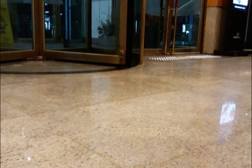 호텔 로비 대리석 바닥 광택