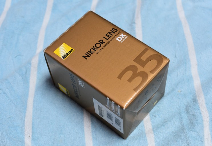 니콘 DX 35mm F1.8 렌즈의 구매.