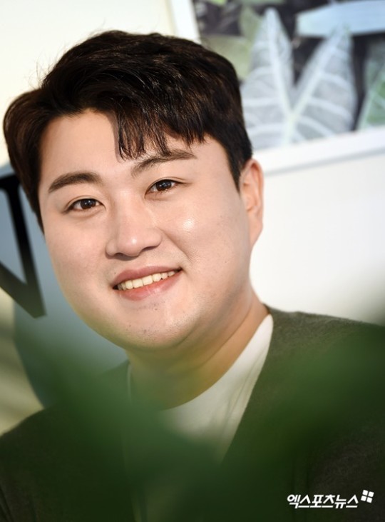 "이제 그만 멈춰주시길"…김호중, 심경 고백(인터김호중을 둘러싼 구설 직접 인터뷰나서.., 전 여자친구 폭행 의혹까지 제기 "이제 그만 멈춰주시길"…김호중, 심경 고백(인터김호중을 둘러싼 구설 직접 인터뷰나서.., 전 여자친구 폭행 의혹까지 제기