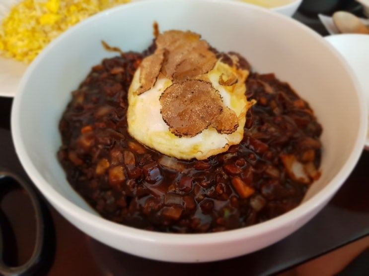  [맛집리뷰 / 압구정] 무탄, <스테이크 트러플 짜장면>을 맛볼 수 있는 압구정 중식당 맛집!(feat, 멘보샤)