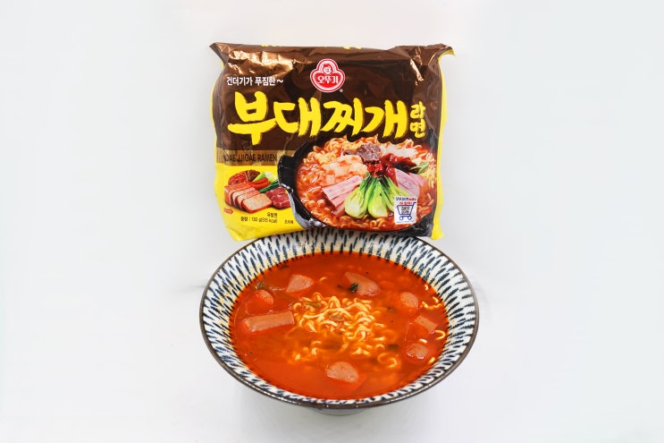  오뚜기 부대찌개라면에 콘킹소세지 넣어 먹기