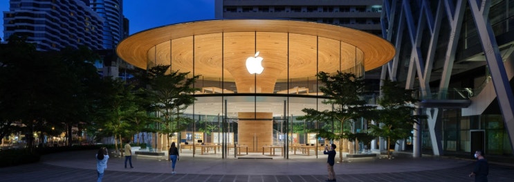 방콕에 두 번째로 오픈한 애플스토어 ' Apple Central World'