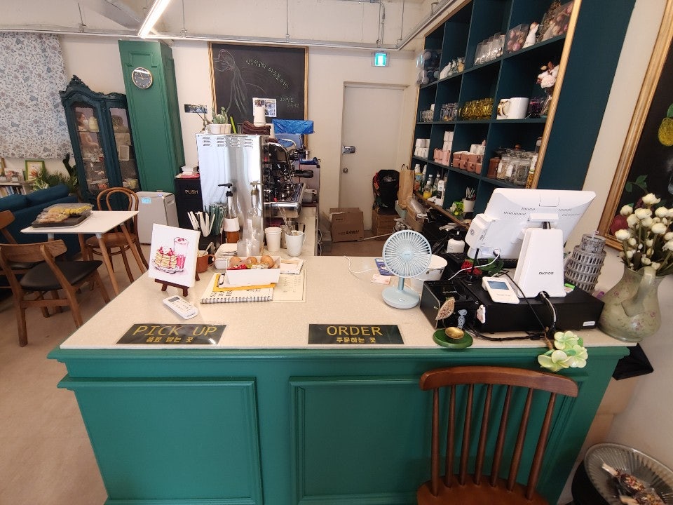 애틱 사진 2