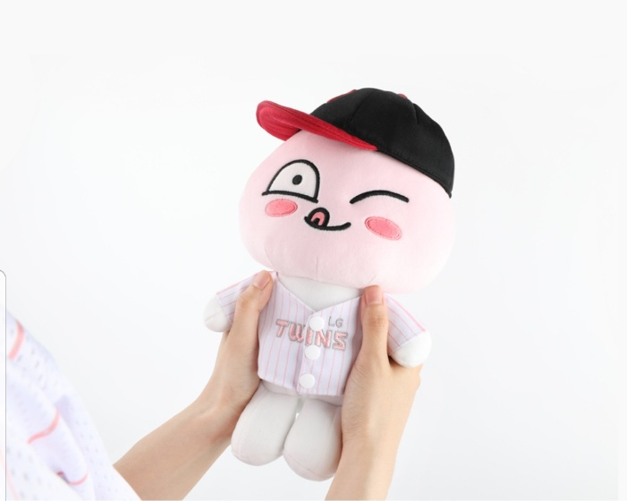  LG TWINS 카카오 프렌즈 콜라보 상품도 나오고 신소율인터뷰도 보고^^