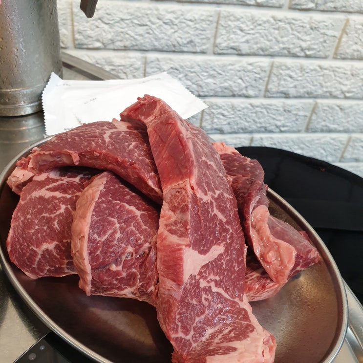  수원 소고기, 권선동 맛집 스테이크 두깨의 살치살. 홍대장