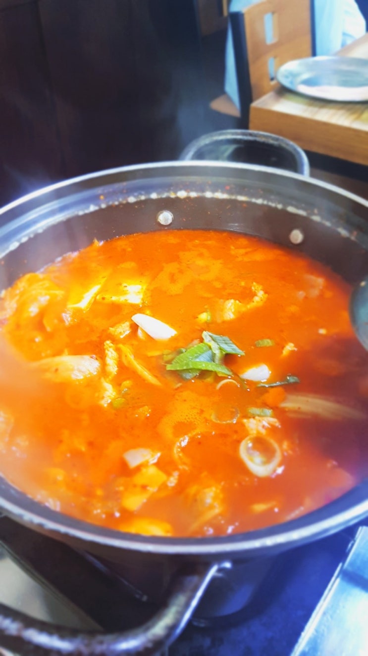  을지로 맛집 삼겹살 주문하면 대왕 김치찌개가 나온다?(은주정)