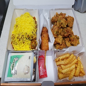 코리엔탈깻잎두마리치킨 - 황금지단치킨(깻잎 치킨에 깻잎이 없어요)