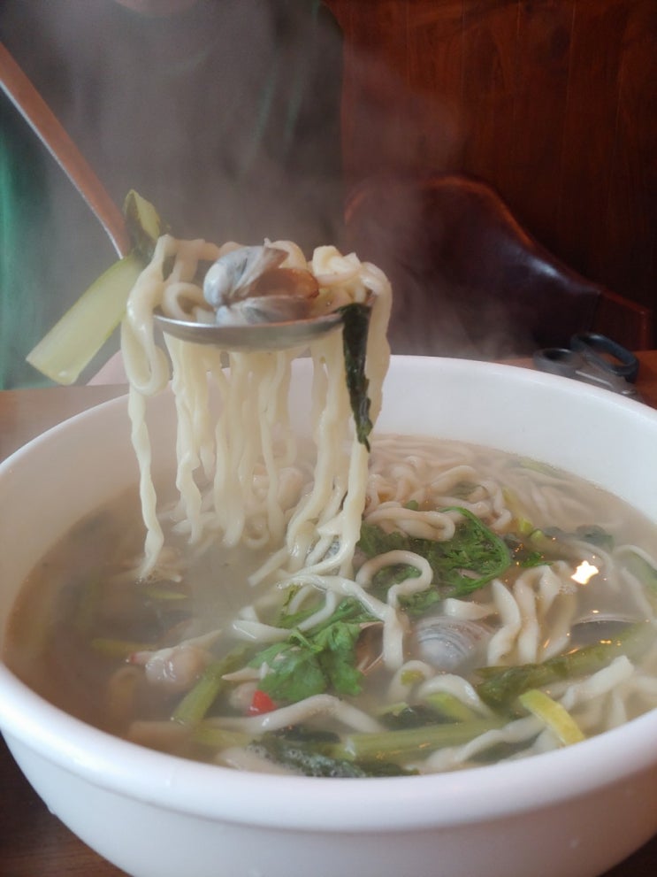  비오는 날 시원한 국물이 예술 - 앞산 조조칼국수