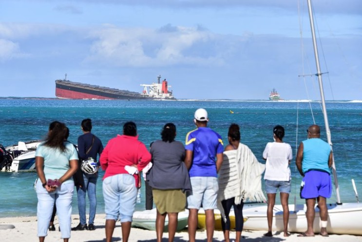일본선박 기름 유출 사고로 비상사태 선포한 모리셔스
