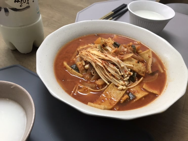 냉장고 털기10분 뚝딱 초간단 술안주 어묵김치찌개 냉장고 털기10분 뚝딱 초간단 술안주 어묵김치찌개