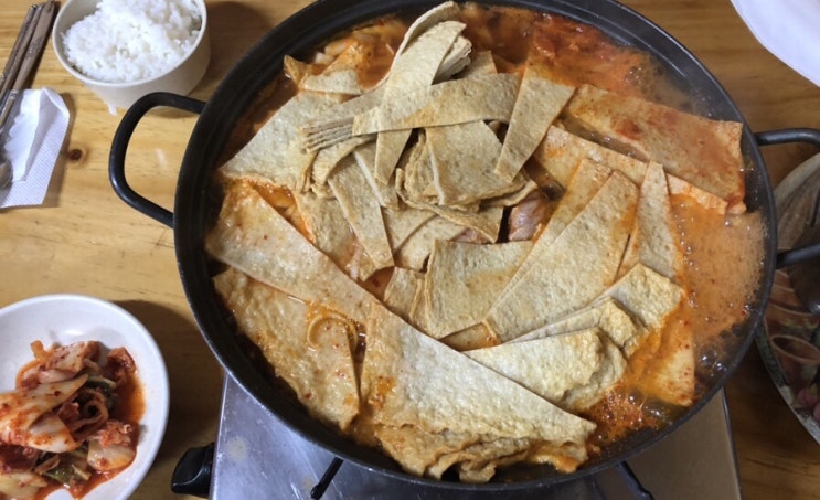  인사동 간판없는 김치찌개집 - 오뎅과 칼국수 사리가 맛있는 김치찌개 맛집 (feat. 주차 정보)