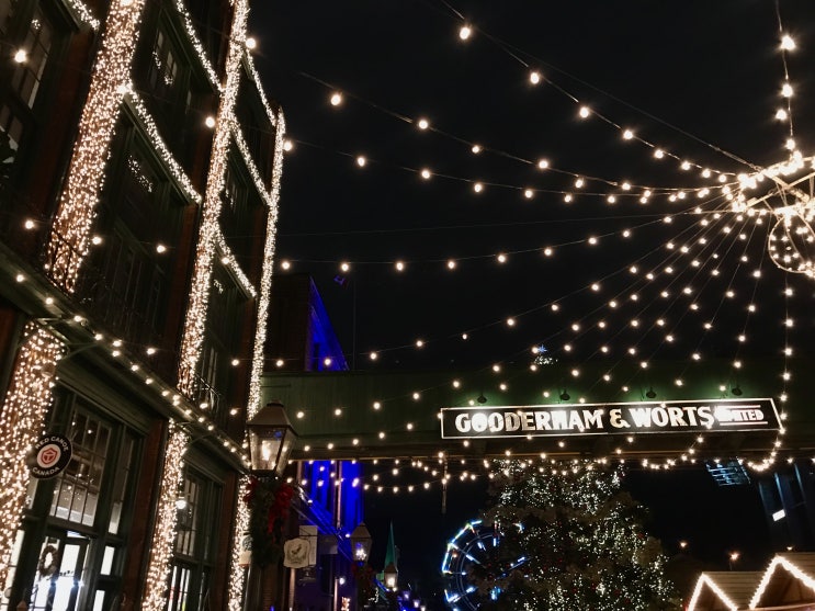 [Toronto] Christmas market in Distillery District