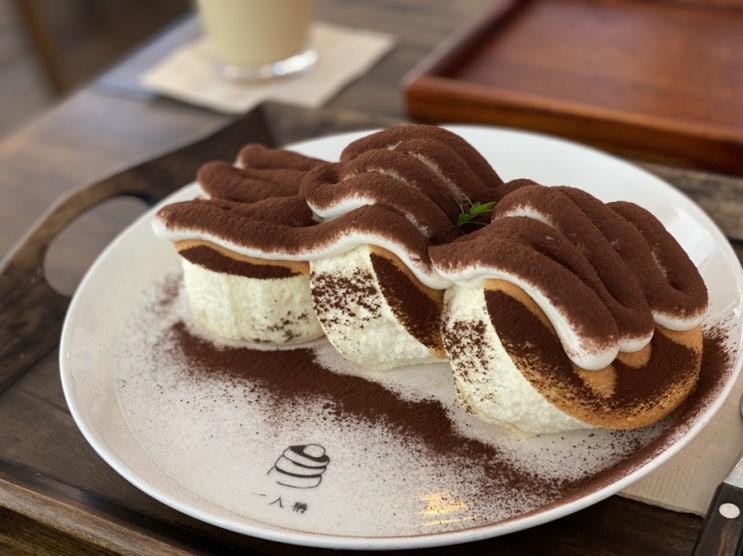 원신흥동카페 일인칭 우리 입맛은 아닌듯 원신흥동카페 일인칭 우리 입맛은 아닌듯