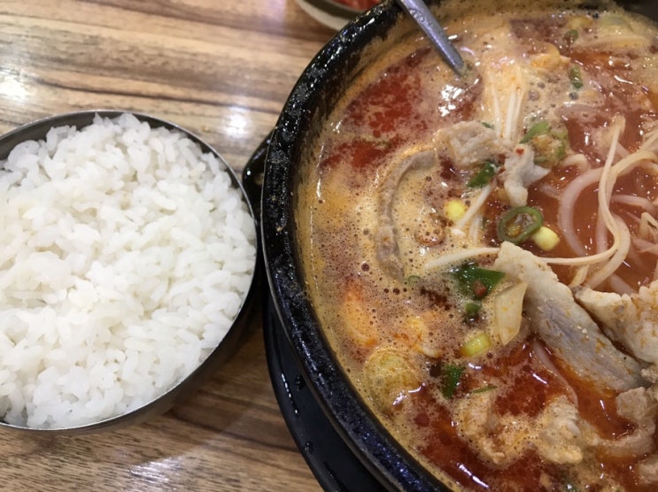  송림동 현대시장 한방전주콩나물국밥 점심 얼큰돼지국밥