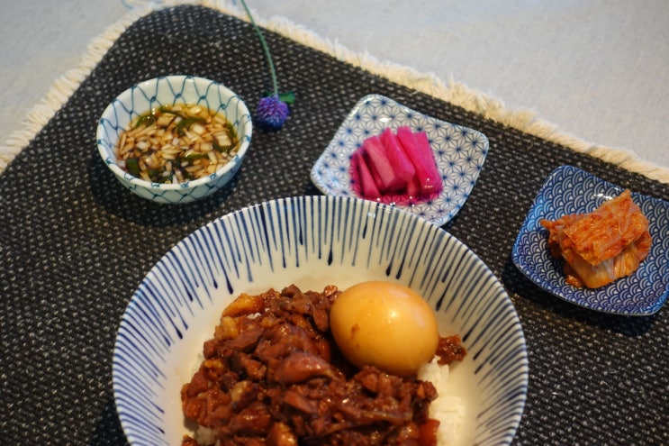  백종원 레시피로 먹다 남은족발 덮밥요리를 해봤어요. 족발 먹고 활용해서 해보세요!