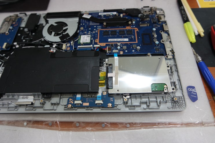 NT500R5H-K28B 분해 SSD 업그레이드 작업