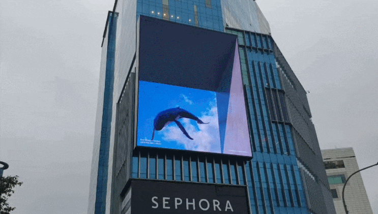 신촌 현대백화점 전광판 미디어아트, 고래