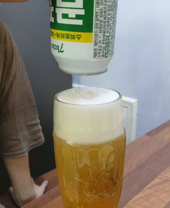  맥주통에 곰표 맥주를 담다