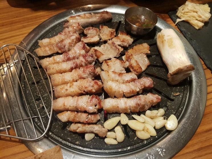  대연동 고기집 깔끔하게 돼지고기 먹을 수 있는 바른돼지