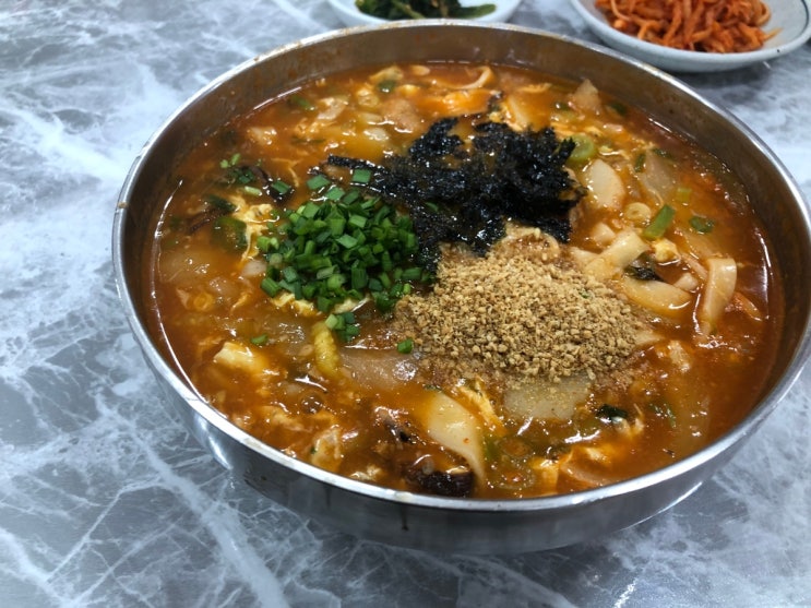 강릉. 감자바우 식당. feat. 장칼국수, 된장찌개.