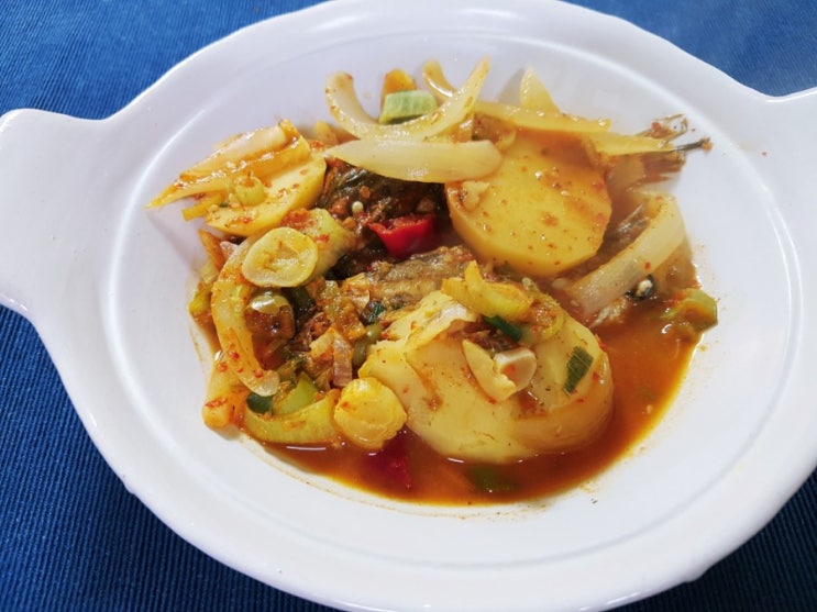  칼칼한 밥도둑: 김치조기조림