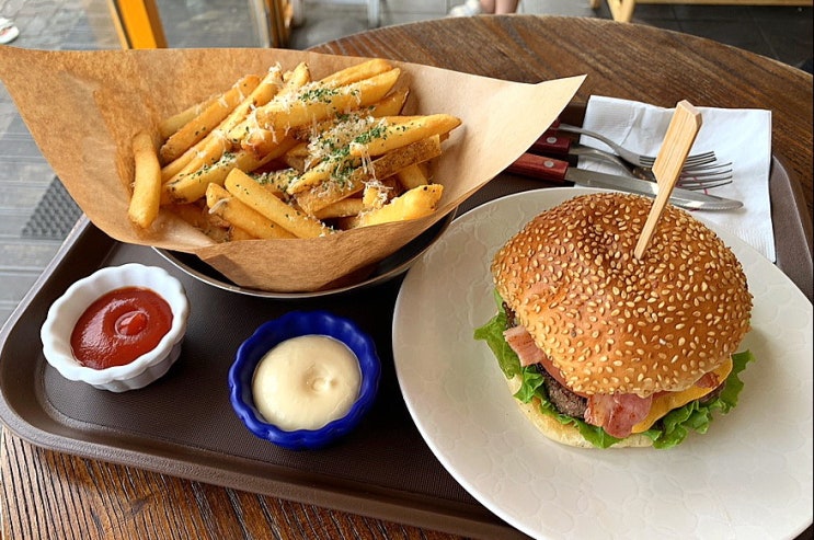 제주 애월 맛집 : 제주 수제버거 맛집 ‘몬스터살롱’